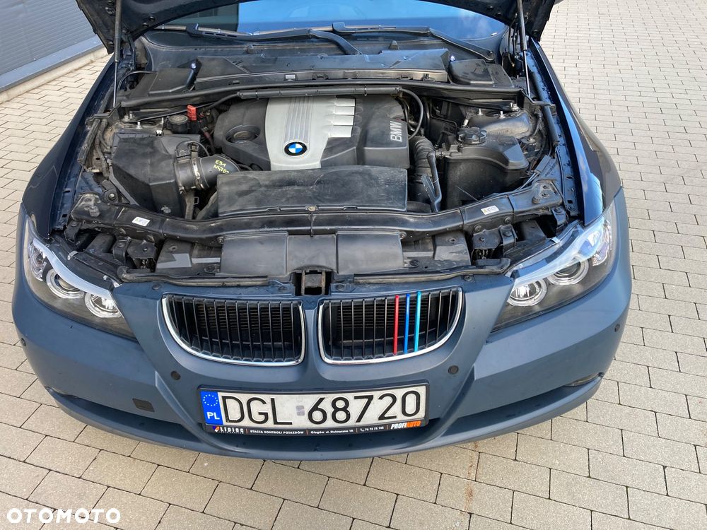 BMW Seria 3 320d DPF Touring - 15