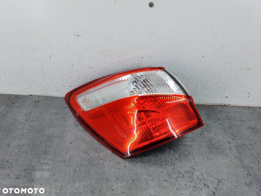 LAMPA TYLNA LEWA NISSAN QASHQAI +2 I - 1