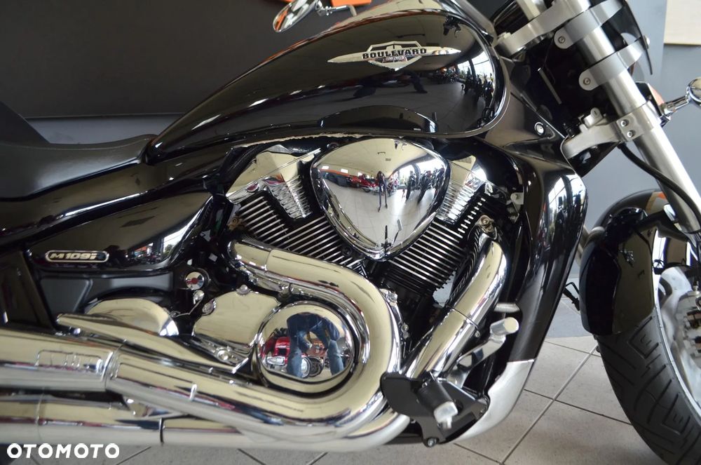 Suzuki Intruder - 6