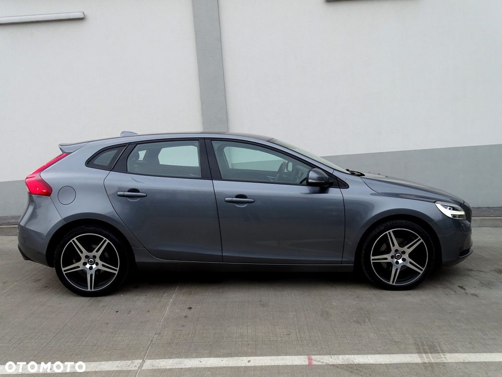 Volvo V40 D3 Momentum - 4