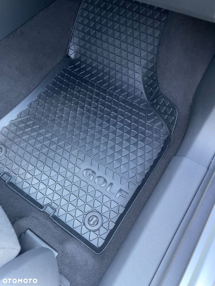Volkswagen Golf - 35