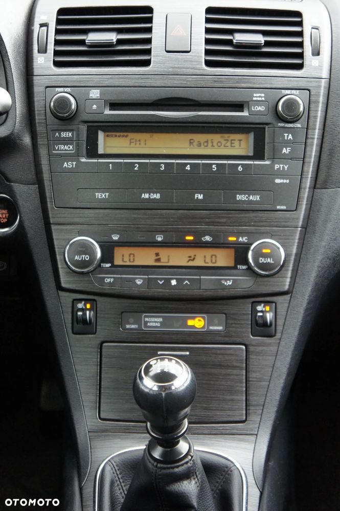 Toyota Avensis 1.8 Comfort - 24