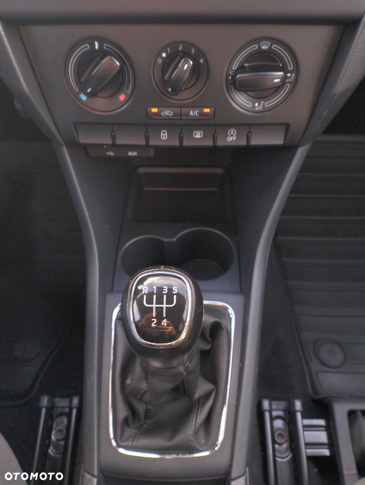 Skoda RAPID 1.2 TSI Ambition - 38
