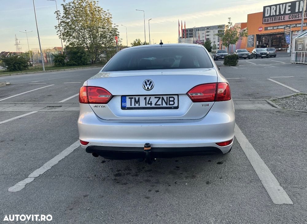 Volkswagen Jetta 1.6 TDI CR DPF DSG Trendline - 4