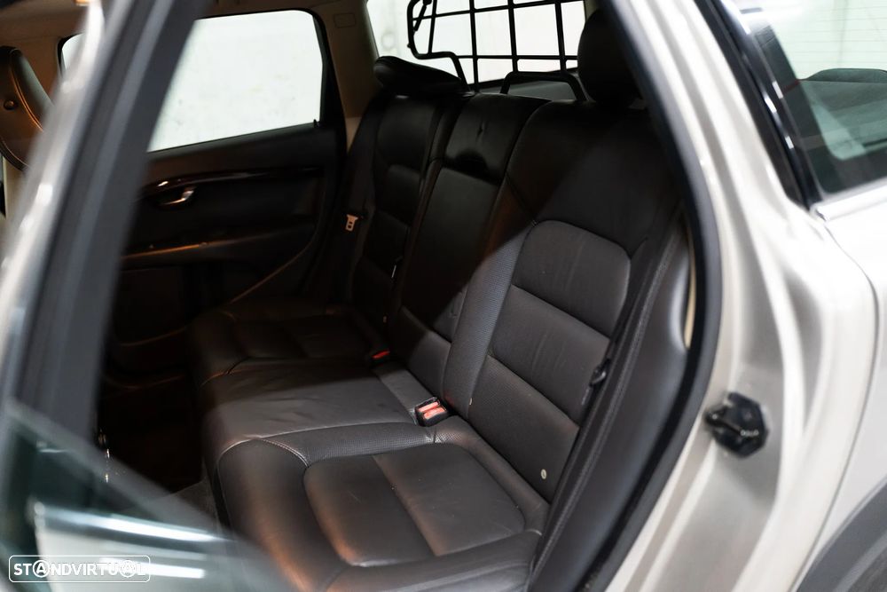 Volvo XC 70 D5 Summum Geartronic - 34