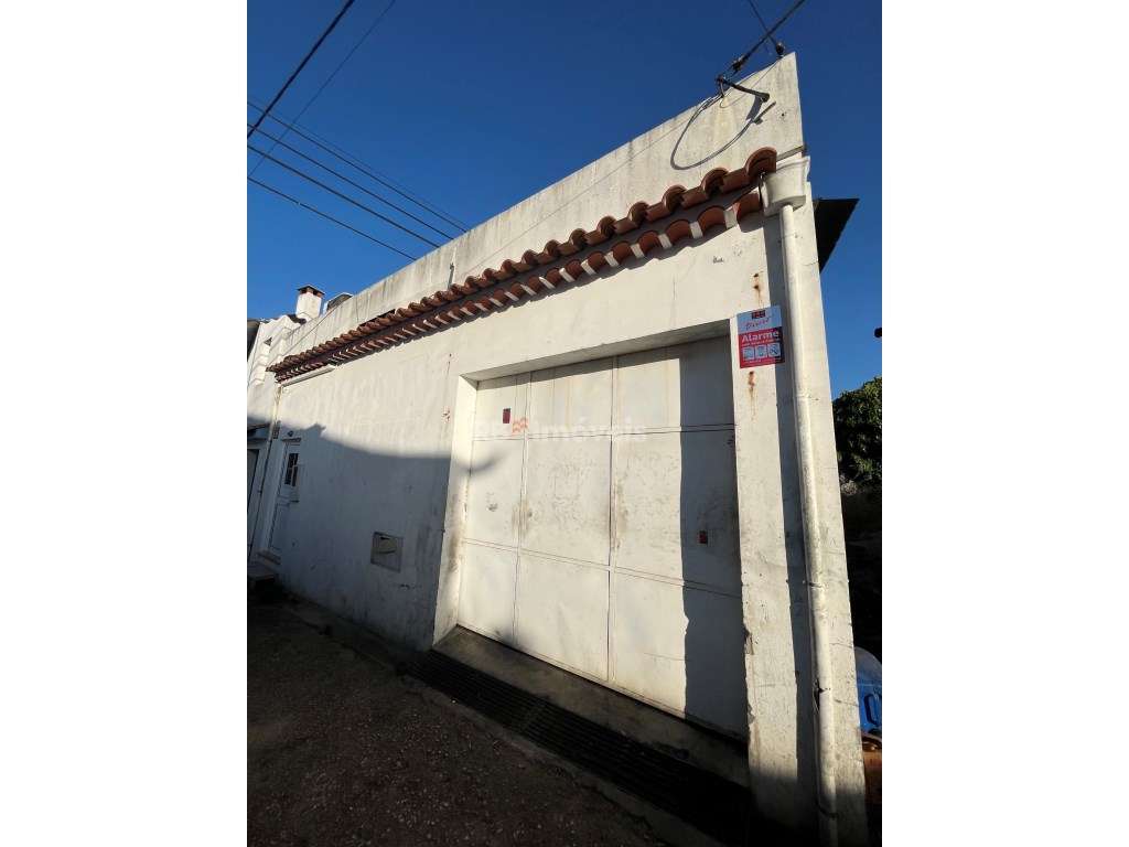 Armazém amplo com 240m2 em Carrazede - Tomar - Grande imagem: 2/4