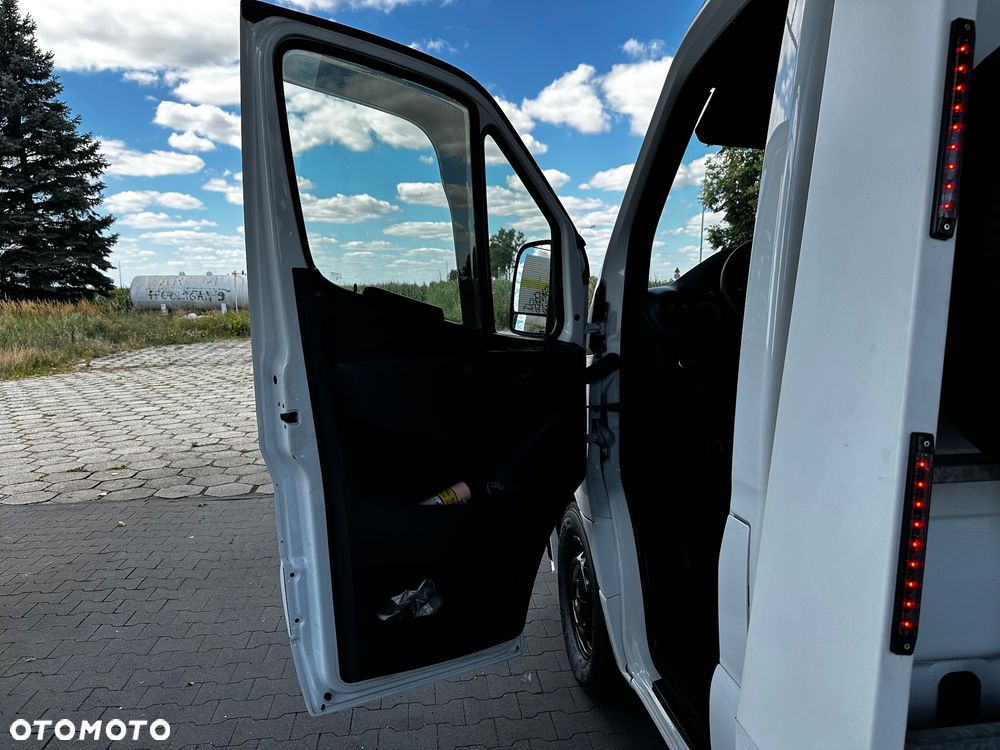 Mercedes-Benz Sprinter - 16