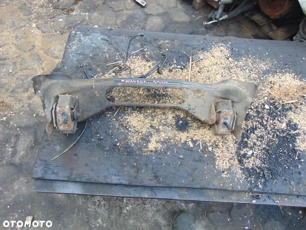 Belka pod silnik Mercedes Kaczka 2,9 D/TD - 2