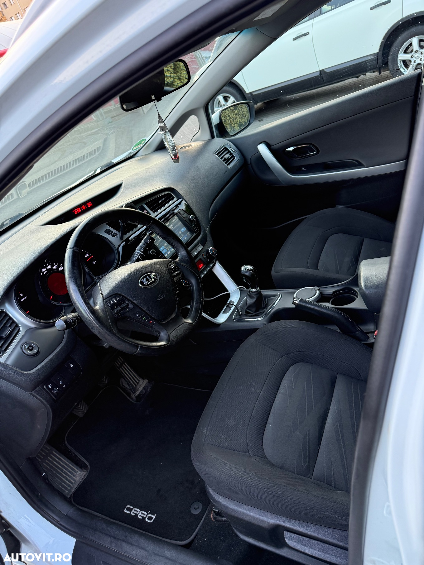Kia Ceed - 8