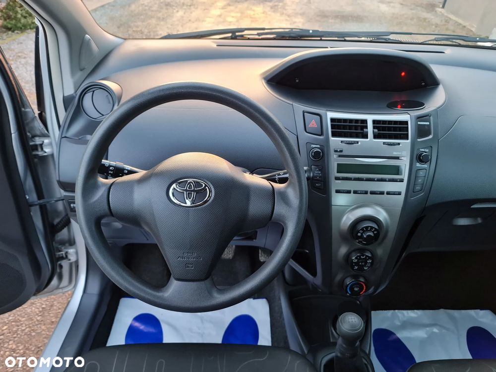 Toyota Yaris - 10