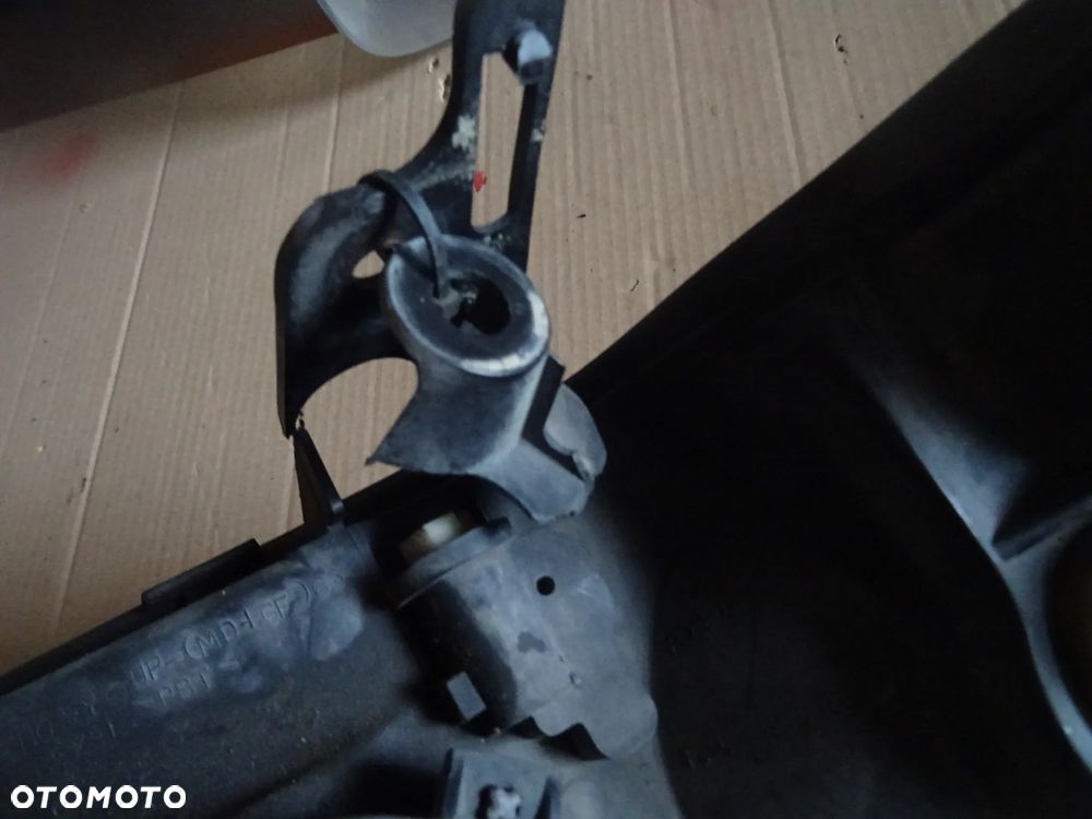FORD MAVERICK LIFTING LAMPA PRAWA PRZEDNIA CZESCI ROZNE - 2
