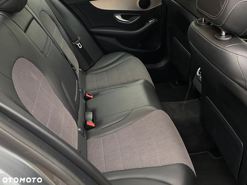Mercedes-Benz Klasa C 300 d T 9G-TRONIC Avantgarde - 11