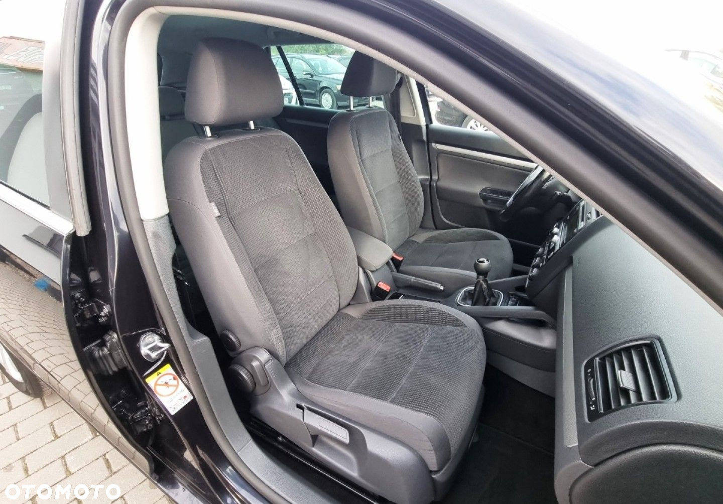 Volkswagen Golf - 22