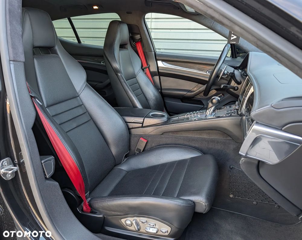 Porsche Panamera GTS - 17