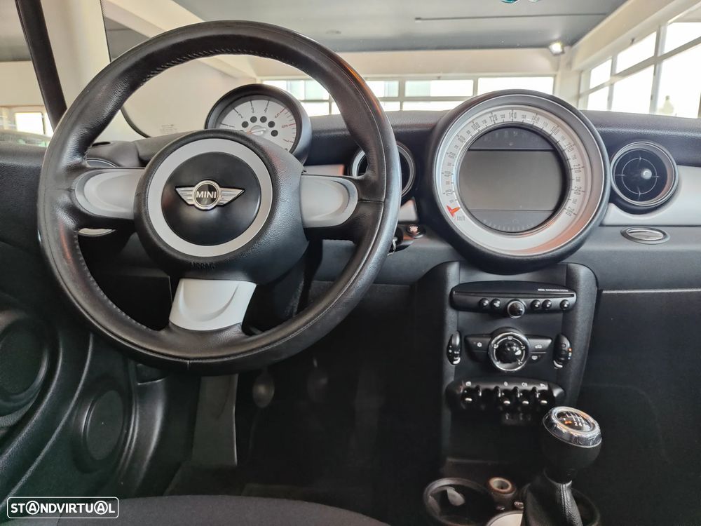 MINI 3 Portas One D - 23