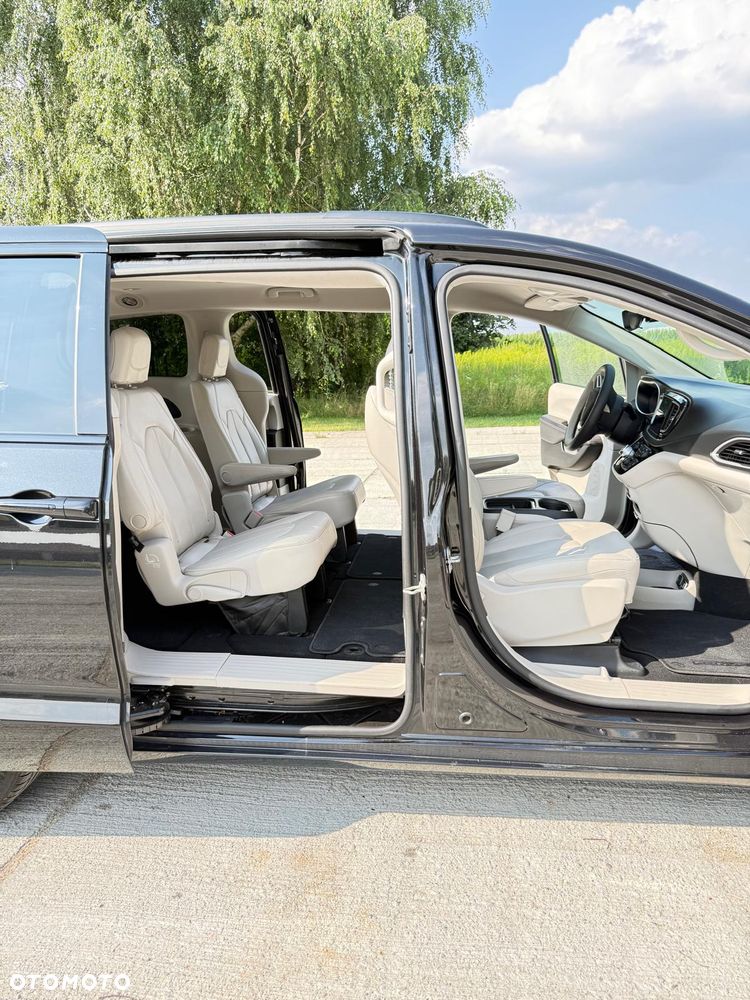 Chrysler Pacifica - 14