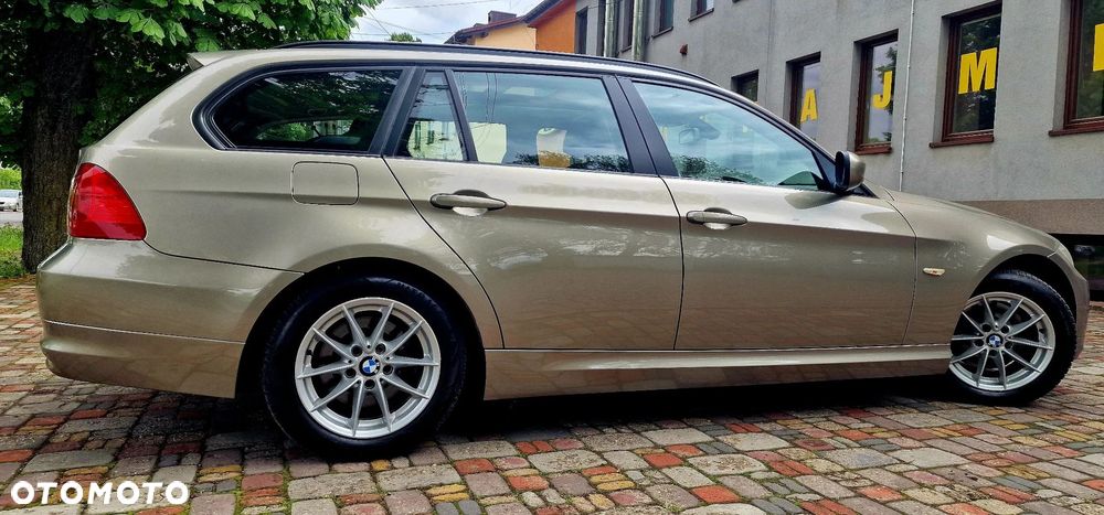 BMW Seria 3 320d DPF Edition Sport - 6