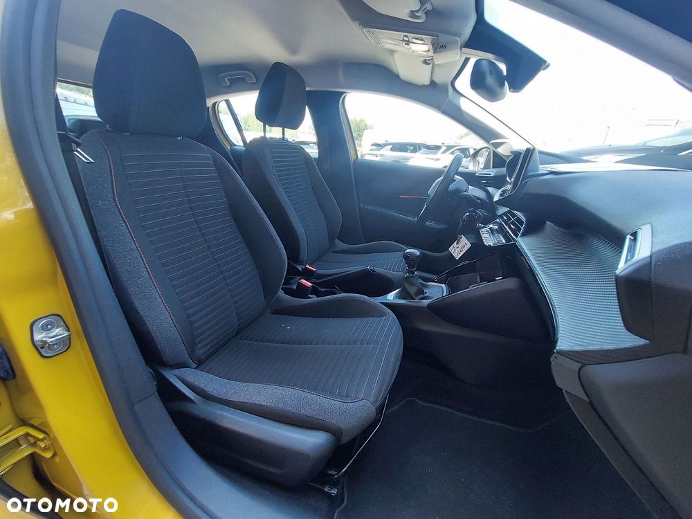Peugeot 208 - 12