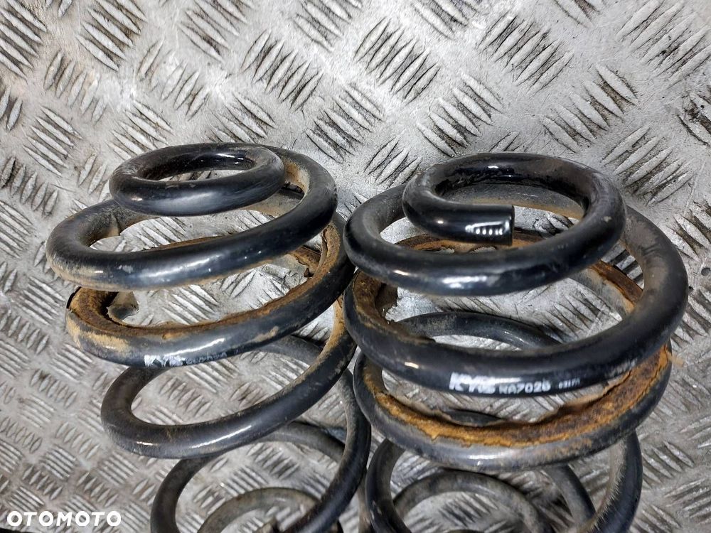 SPRĘŻYNA ZAWIESZENIA TYŁ KOMPLET OPEL INSIGNIA A KOMBI KYB RA7026 - 3