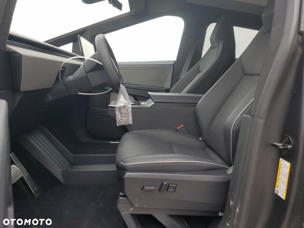 Tesla Cybertruck - 7