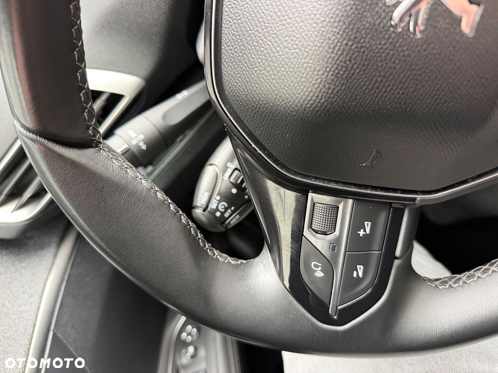 Peugeot 3008 1.2 PureTech Allure S&S - 32