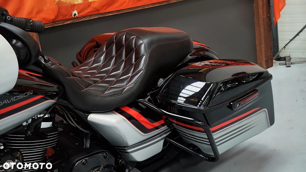 Harley-Davidson Touring Street Glide - 21