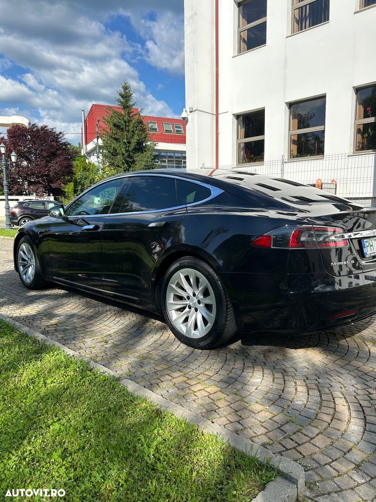 Tesla Model S - 6