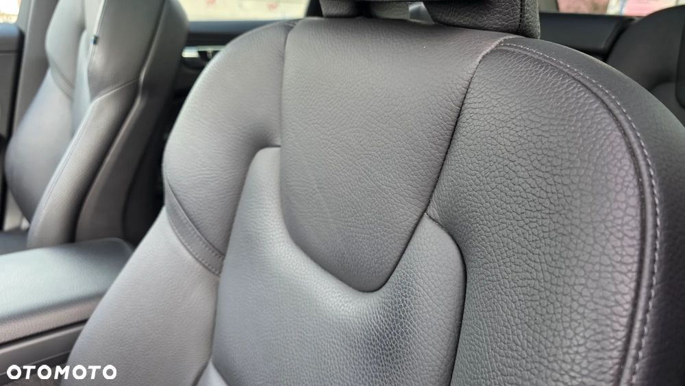 Volvo XC 60 T5 Momentum Pro - 16