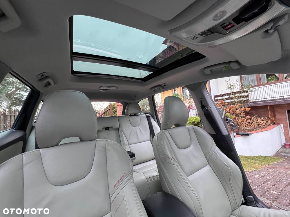 Volvo XC 60 D4 Drive-E Ocean Race - 23