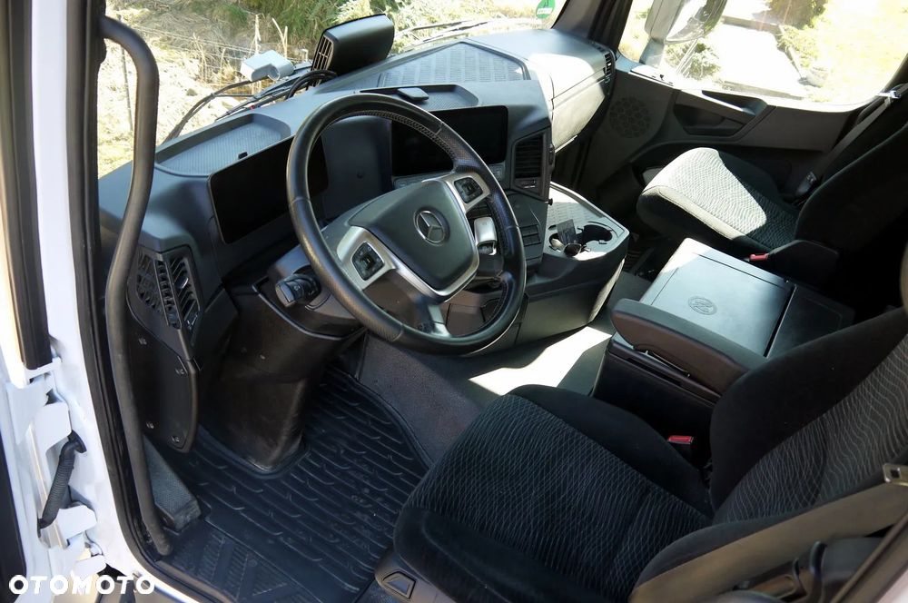 Mercedes-Benz AROCS - 8