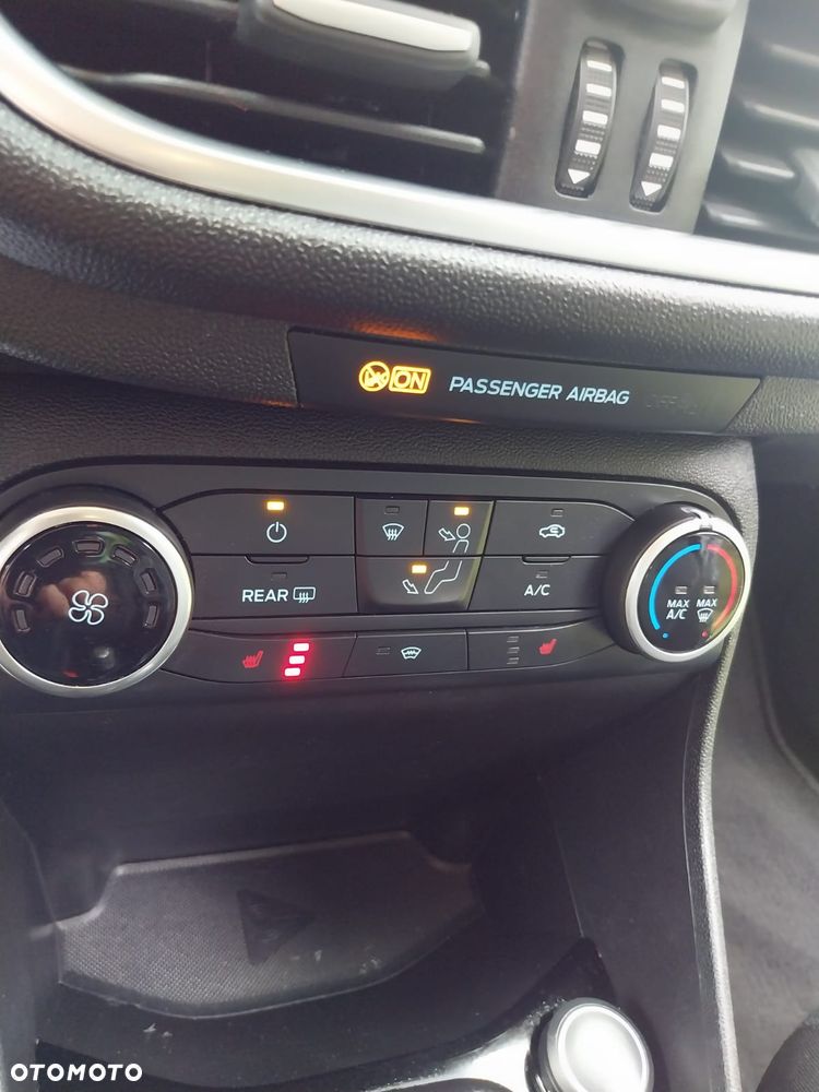 Ford Fiesta 1.0 EcoBoost S&S TITANIUM - 24