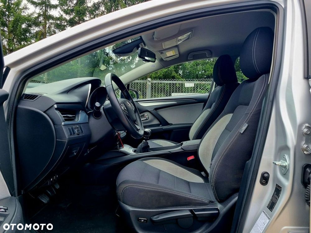Toyota Avensis 1.8 Style - 9