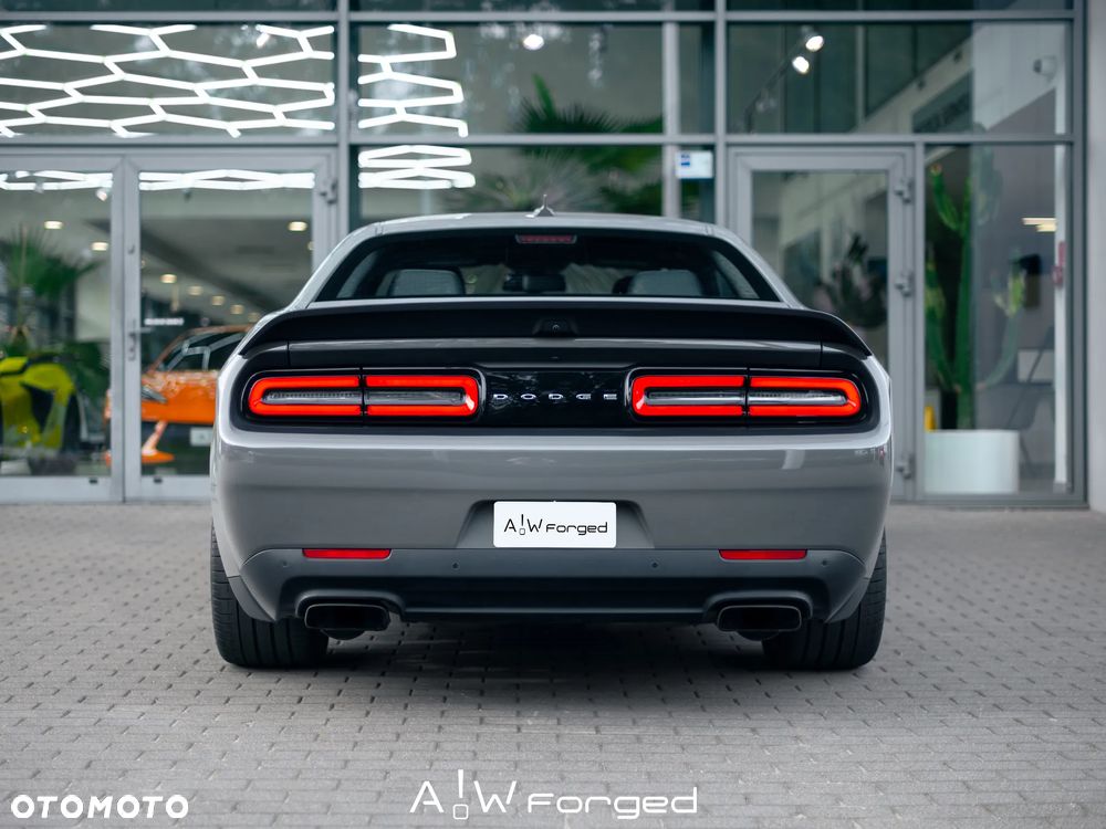 Dodge Challenger 6.2 Hellcat - 10