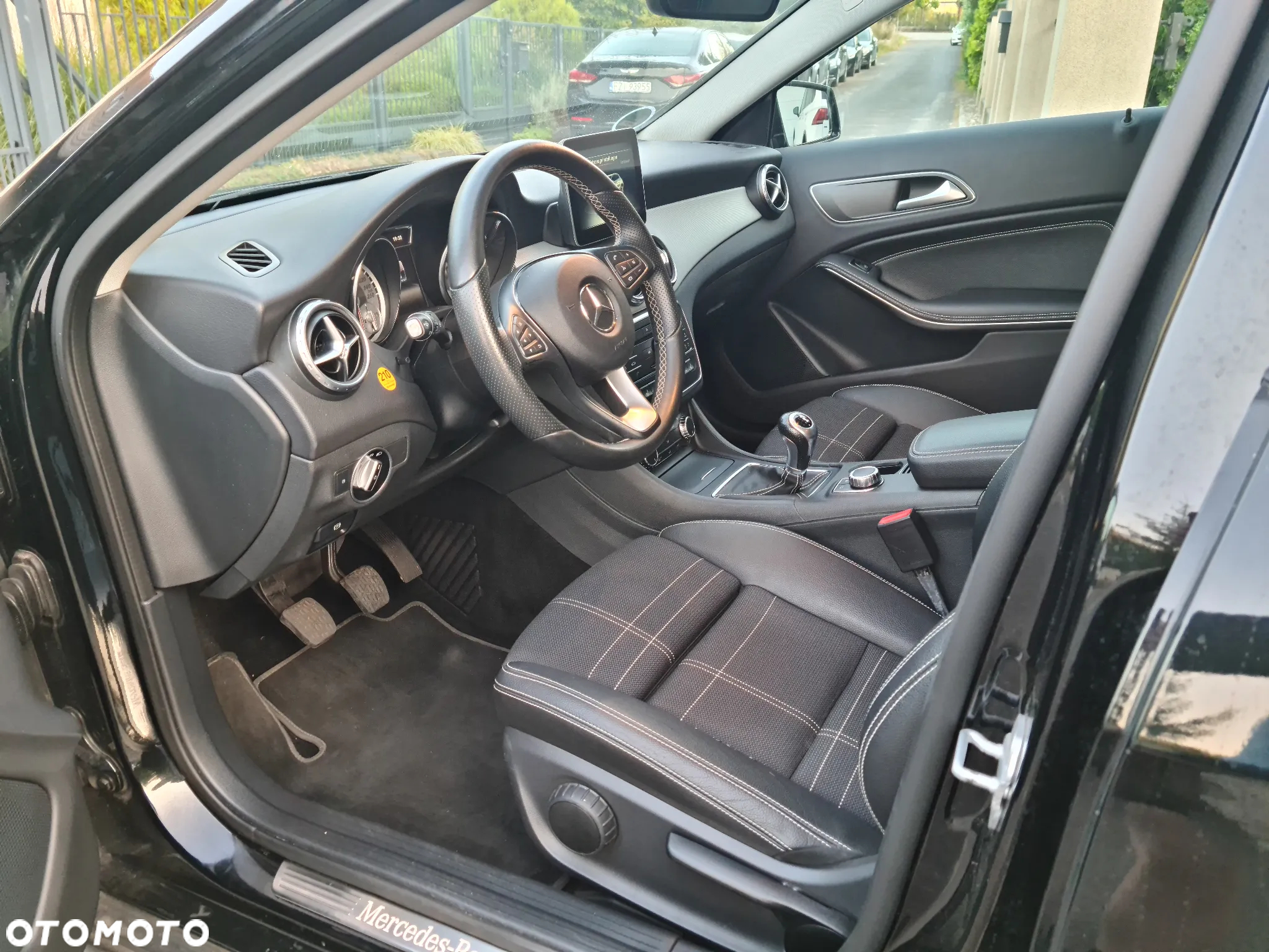 Mercedes-Benz GLA - 12