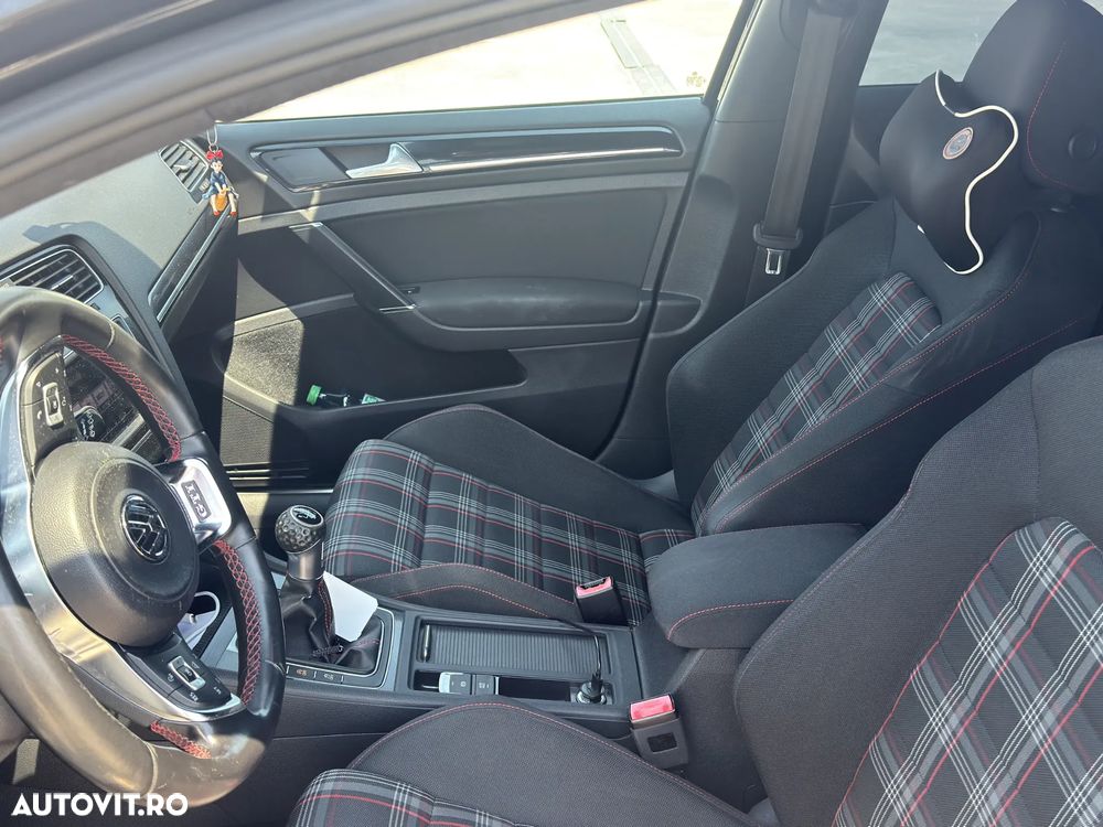 Volkswagen Golf - 9