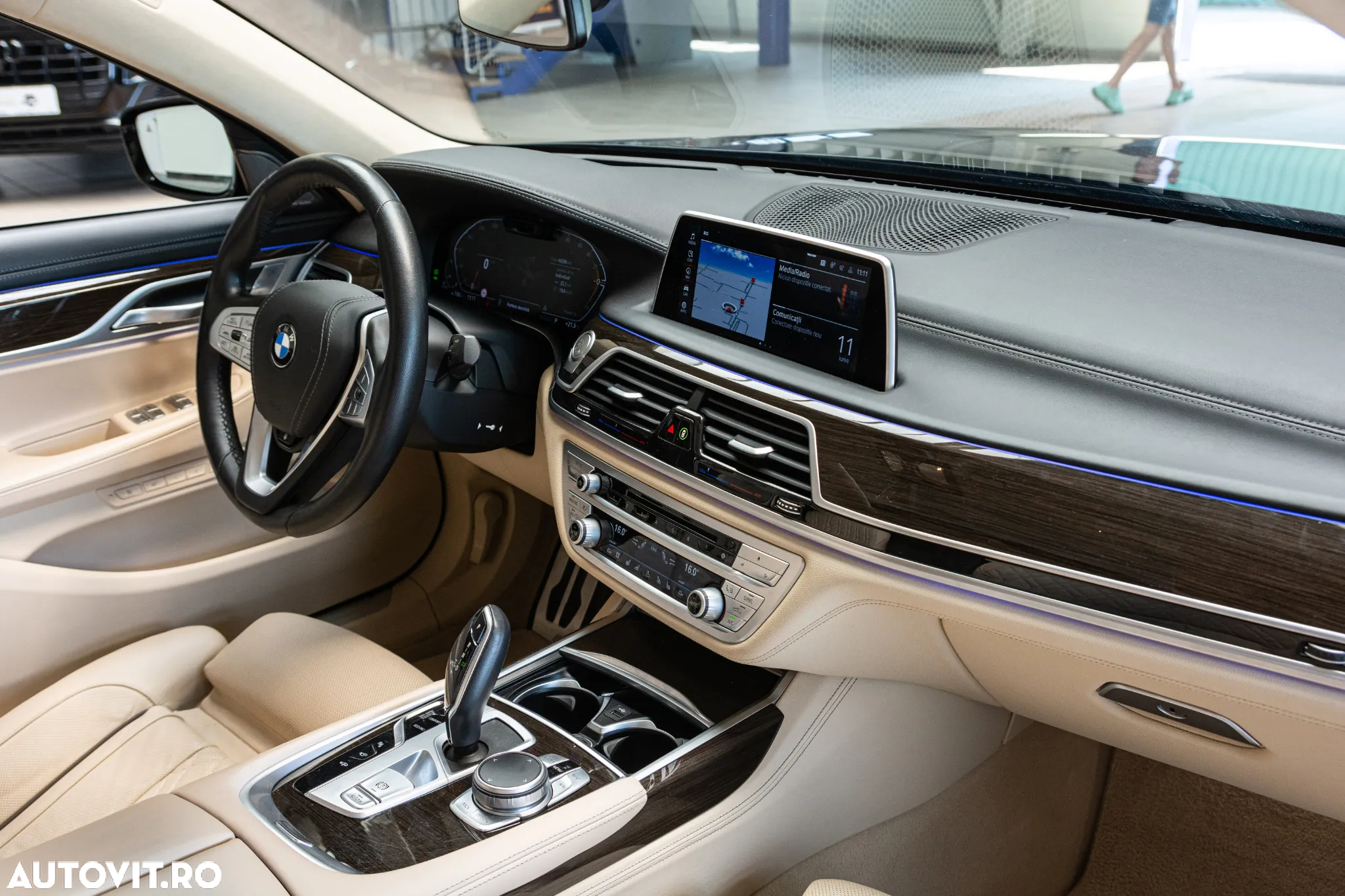 BMW Seria 7 730d xDrive MHEV - 34