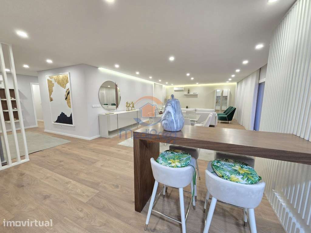Apartamento T3 c/ Varanda e 2 Parqueamentos | Alverca do Ribatejo, ... - Grande imagem: 4/50