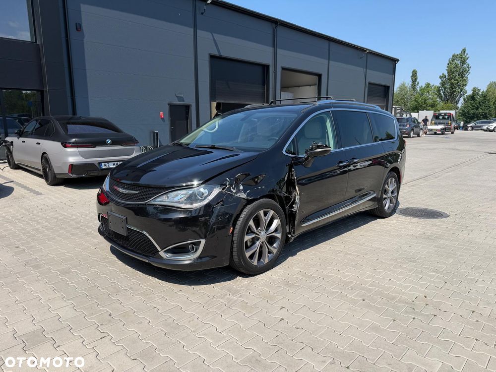 Chrysler Pacifica - 5
