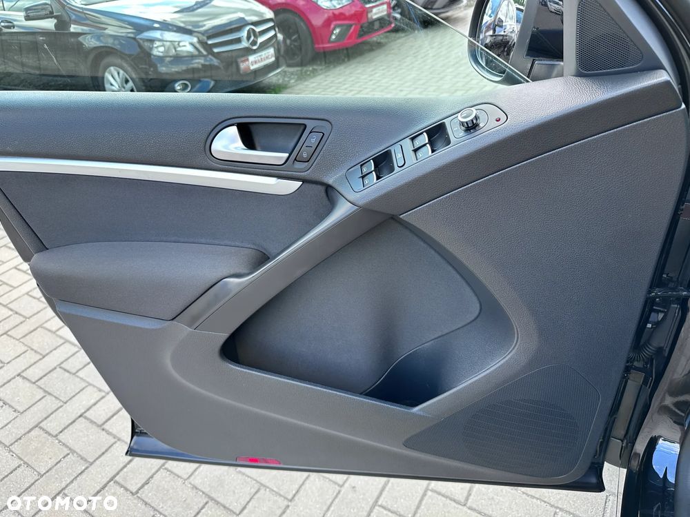 Volkswagen Tiguan - 19