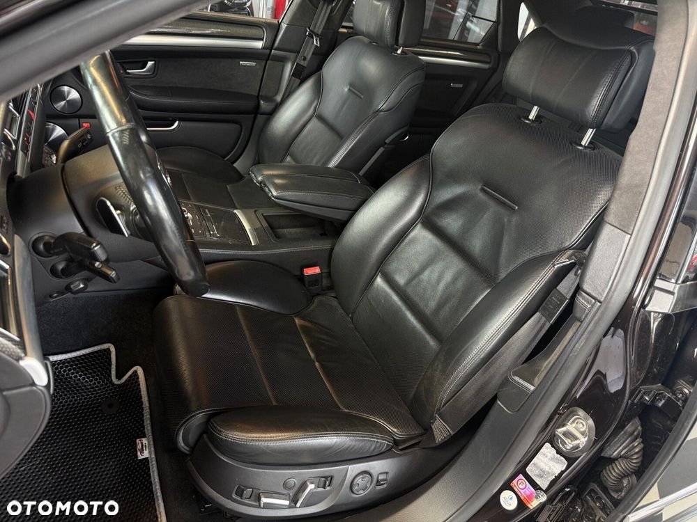 Audi S8 - 32