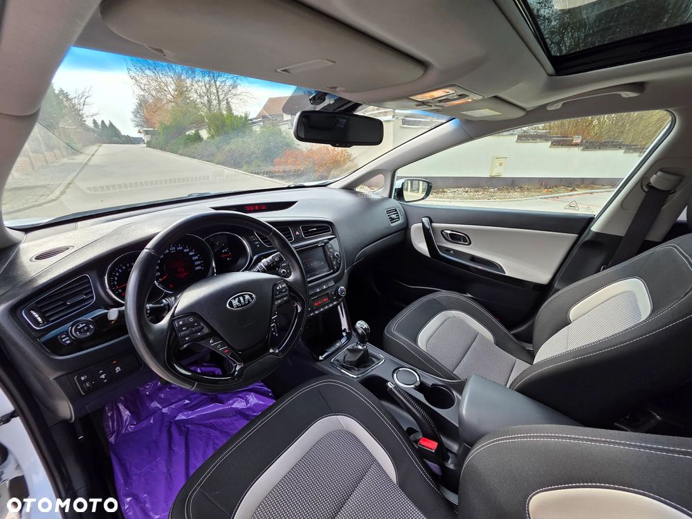 Kia Ceed 1.6 GDI Fifa World Cup Edition - 24