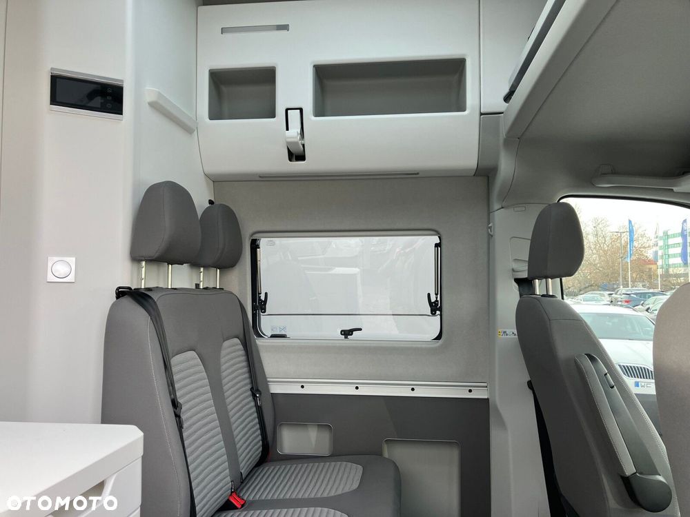 Volkswagen Grand California Grand California 600 silnik: 2,0 l TDI EU6 SCR BlueMotion Technology 130 kW skrzynia biegów: Przedni napęd automatyczna 8-biegowa rozstaw osi: 3640 mm - 34