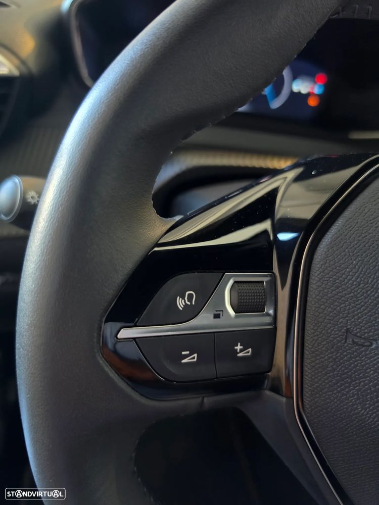 Peugeot 2008 1.2 PureTech Allure - 20