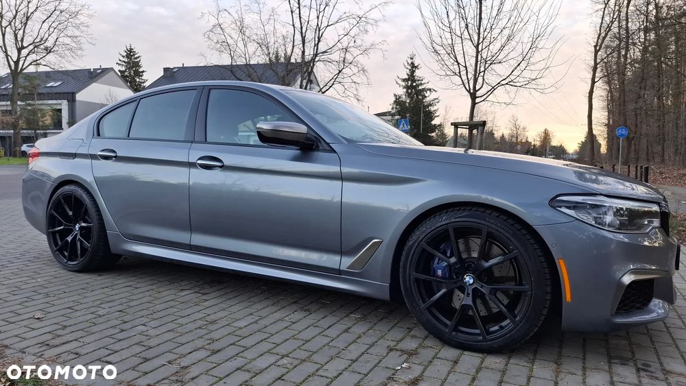 BMW Seria 5 M550i xDrive sport