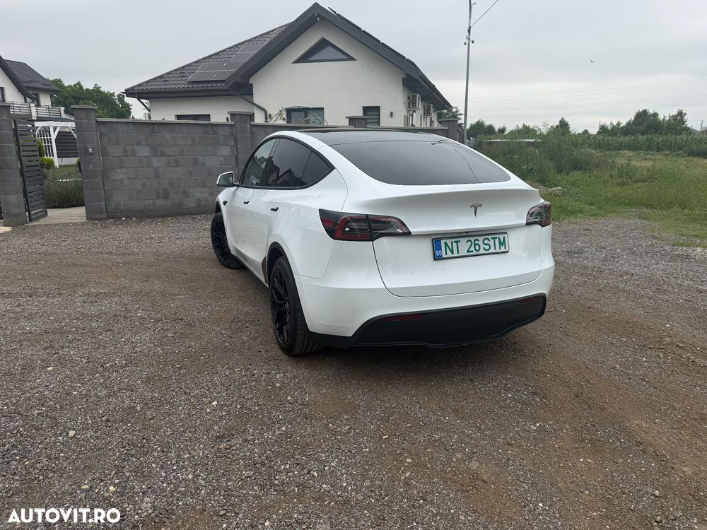 Tesla Model Y - 3