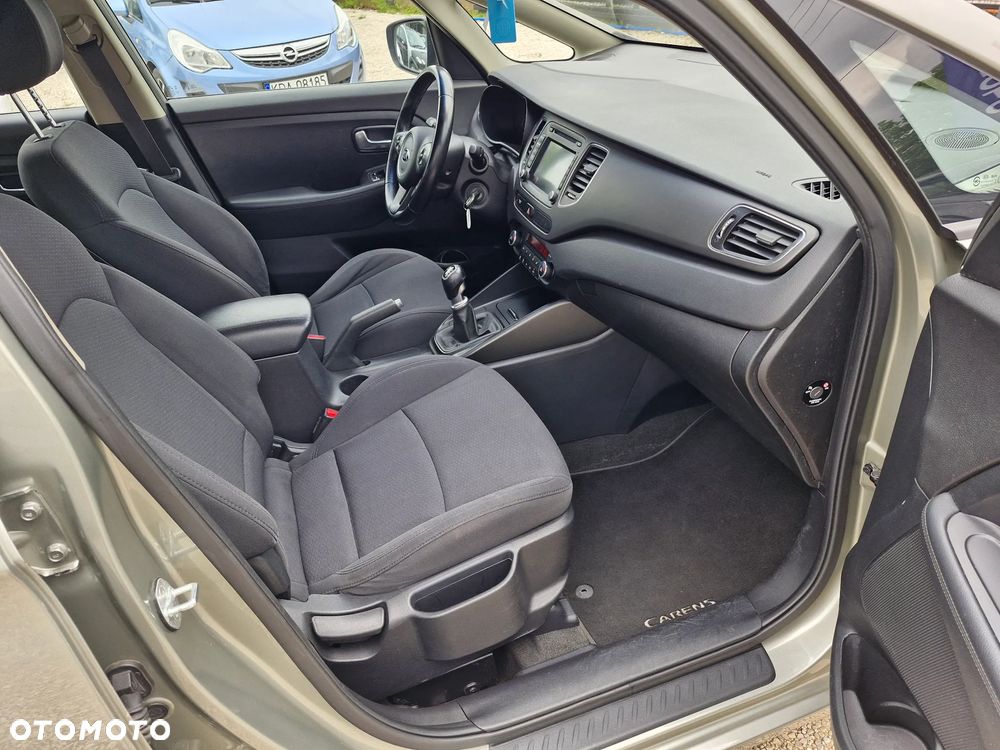 Kia Carens - 20