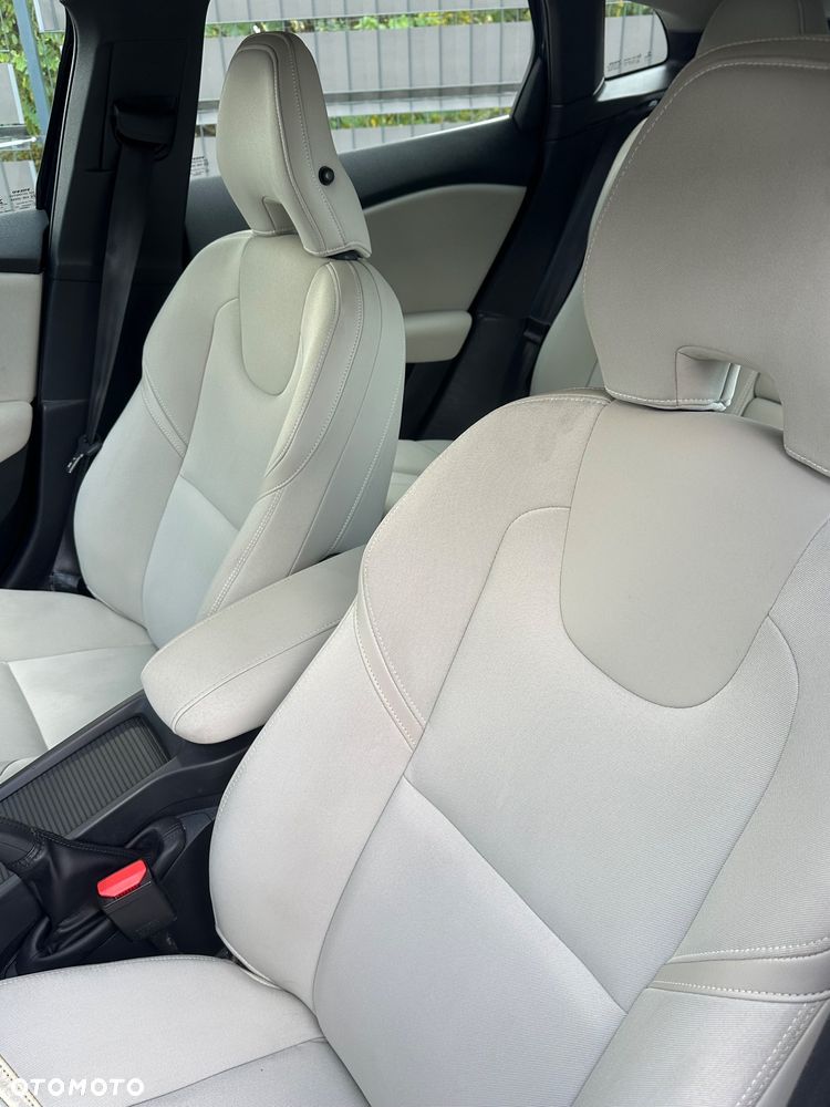 Volvo V40 D3 Momentum - 17