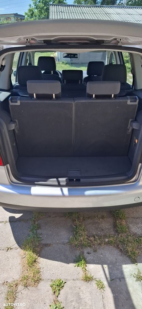 Volkswagen Touran - 9