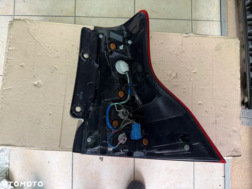 Reflektor / lampa Tylna Toyota Land Cruiser 150 - lewa strona - oryginalna - 2