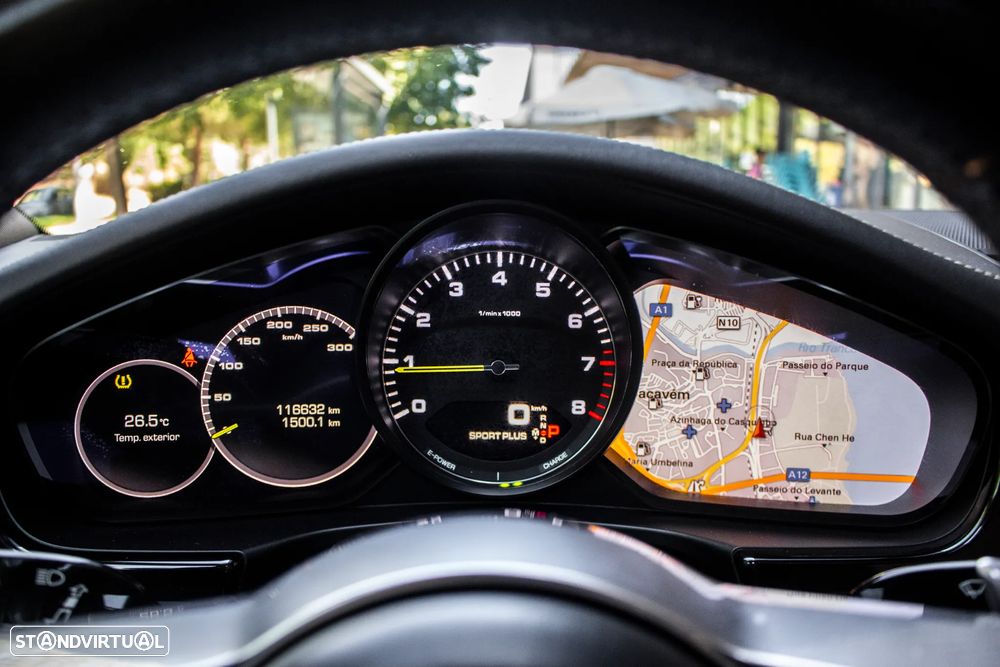 Porsche Panamera 4 E-Hybrid - 18